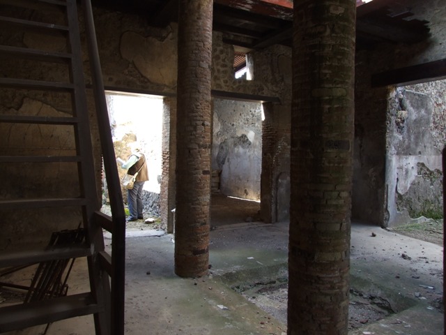 VI.15.9 Pompeii. March 2009. Latrine in kitchen. Looking north.