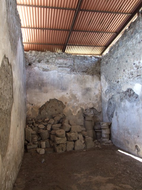 VI.15.9 Pompeii. March 2009. Triclinium. South wall.