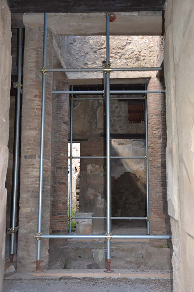 VI.15.9 Pompeii. July 2017. Entrance corridor, looking west to atrium.
Foto Annette Haug, ERC Grant 681269 D�COR.
