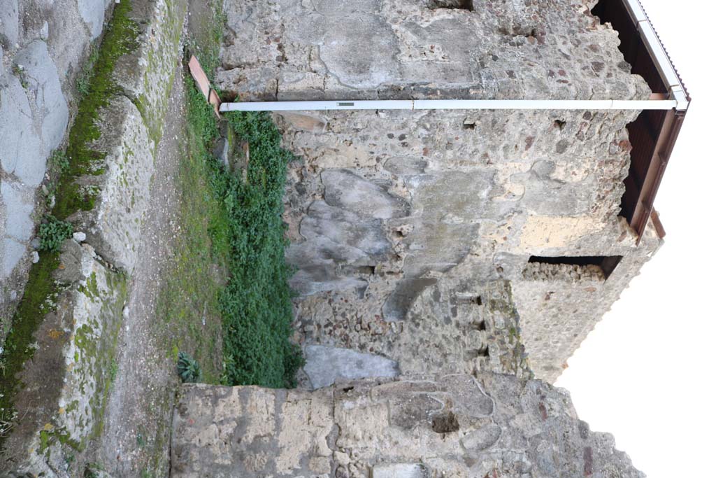 VI.15.10 Pompeii. May 2005. West wall with support holes for an upper floor.