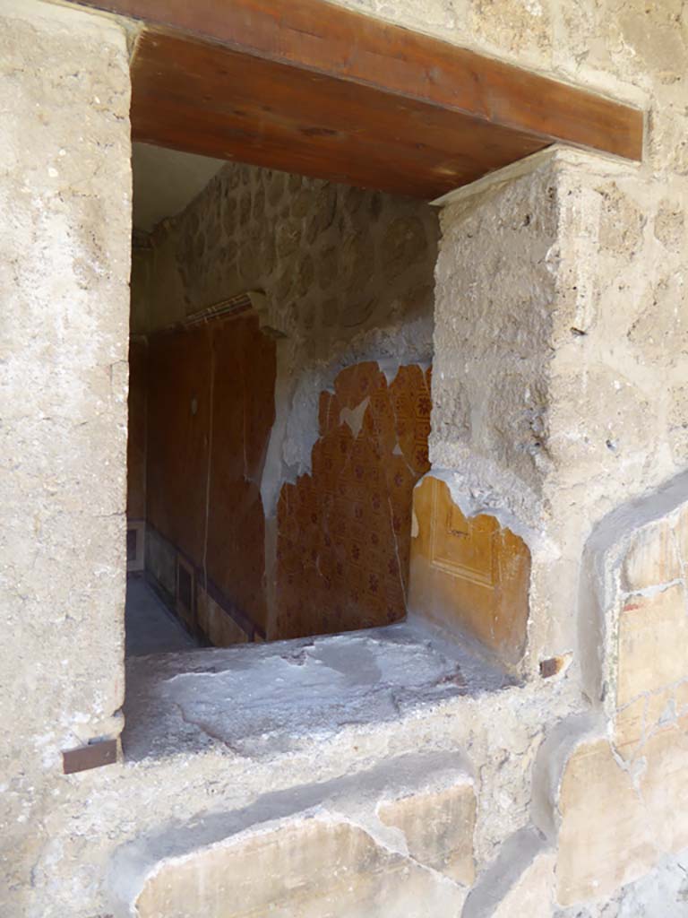 VI.16.7 Pompeii. September 2015. Room I, detail from east side of window.
Foto Annette Haug, ERC Grant 681269 DÉCOR.
