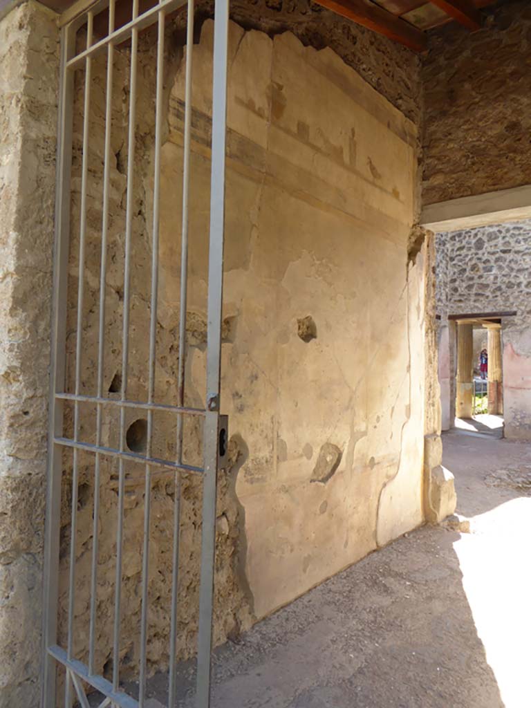 VI.16.7 Pompeii. September 2015. Looking west along south wall of entrance A, corridor/fauces.
Foto Annette Haug, ERC Grant 681269 D�COR.

