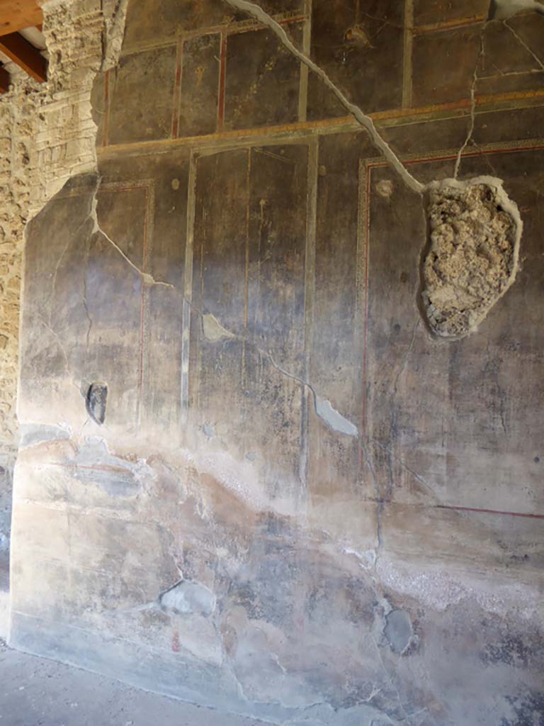 VI.16.7 Pompeii. September 2015. East wall of east portico.
Foto Annette Haug, ERC Grant 681269 D�COR.

