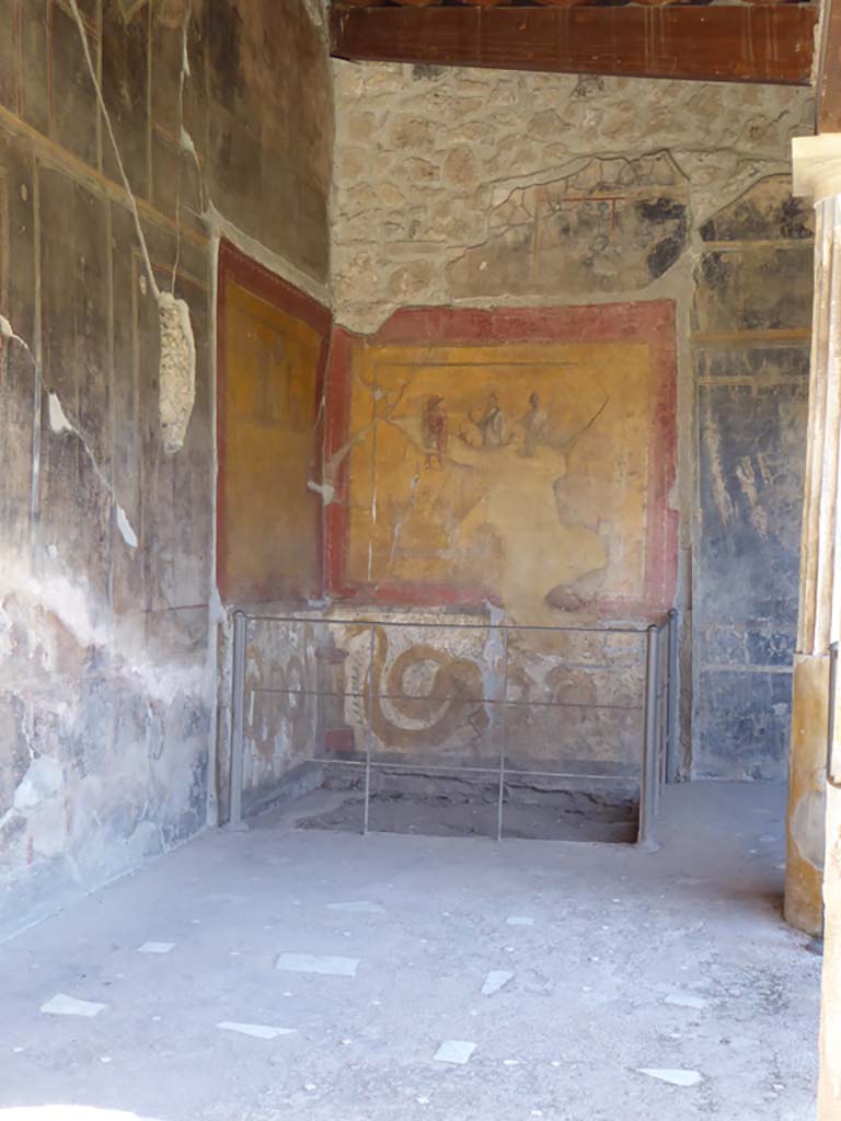 VI.16.7 Pompeii. September 2015. Looking south at east end of east portico towards lararium.
Foto Annette Haug, ERC Grant 681269 D�COR.

