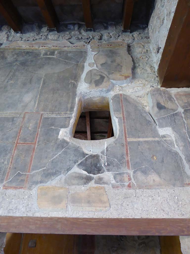 VI.16.7 Pompeii. September 2015. South wall of south portico with window above doorway to room N.
Foto Annette Haug, ERC Grant 681269 D�COR.
