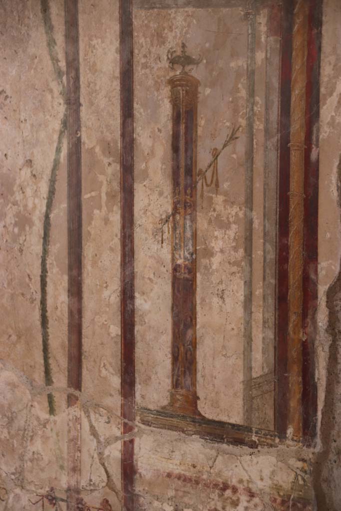 VI.16.7 Pompeii. September 2021. 
Room Q, detail of painted decoration from east side of central panel on north wall. Photo courtesy of Klaus Heese.
