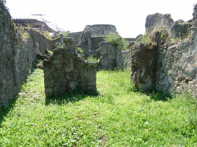 VI.16.11 Pompeii. December 2007. Latrine and kitchen area of the corridor leading to rear.