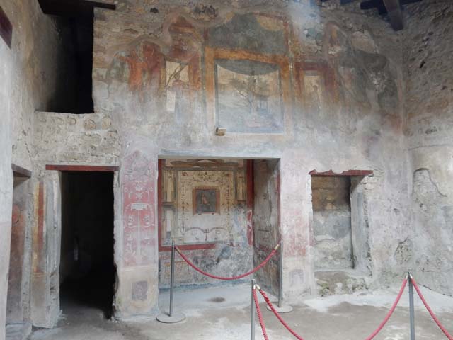 VI.16.15 Pompeii. December 2006. West wall of Atrium.
