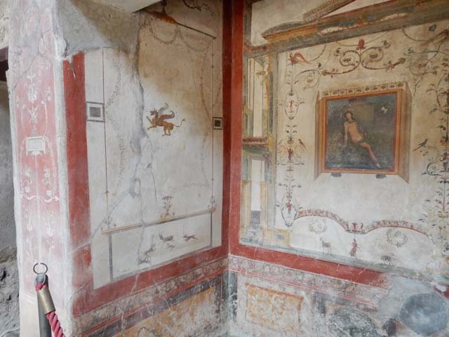 VI.16.15 Pompeii. December 2006. Doorway to room in centre of south wall of atrium.