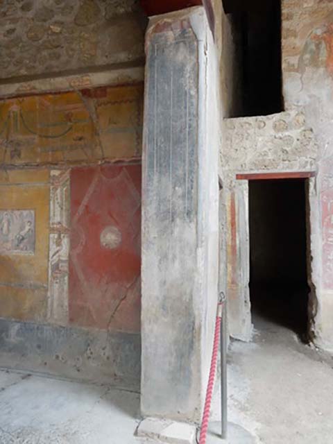 VI.16.15 Pompeii.  December 2006.   West wall of room in centre of South wall of Atrium.   Detail of wall painting.
