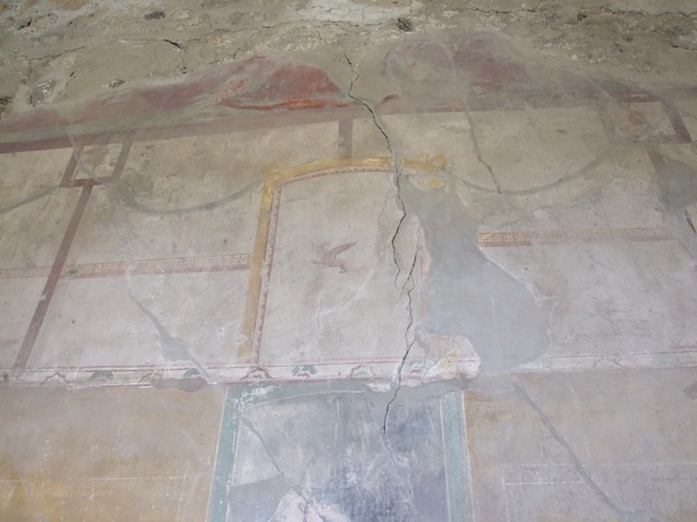 VI.16.27 Pompeii. March 2009. Room 21, Remains of decoration and painted plaster on east wall of staircase.