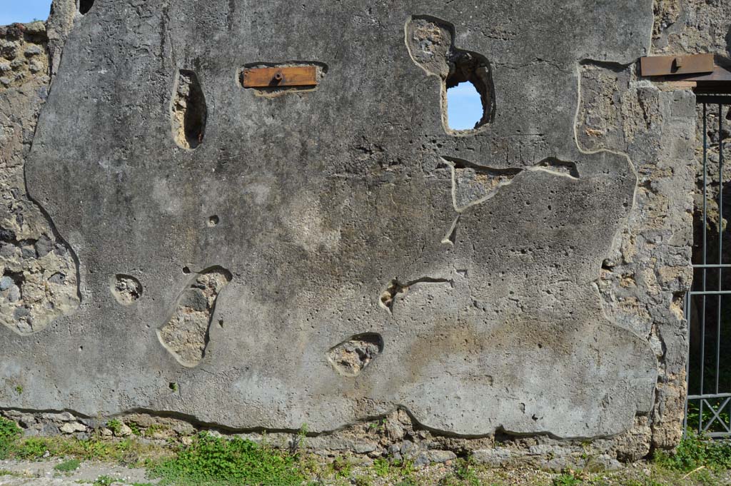 VI.16.27 Pompeii. March 2019. Looking towards front fa�ade on north side of entrance doorway
Foto Taylor Lauritsen, ERC Grant 681269 D�COR.

