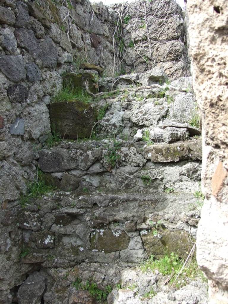 VI.16.27 Pompeii. March 2009. V�, stairs to upper floor, next to room U.  
