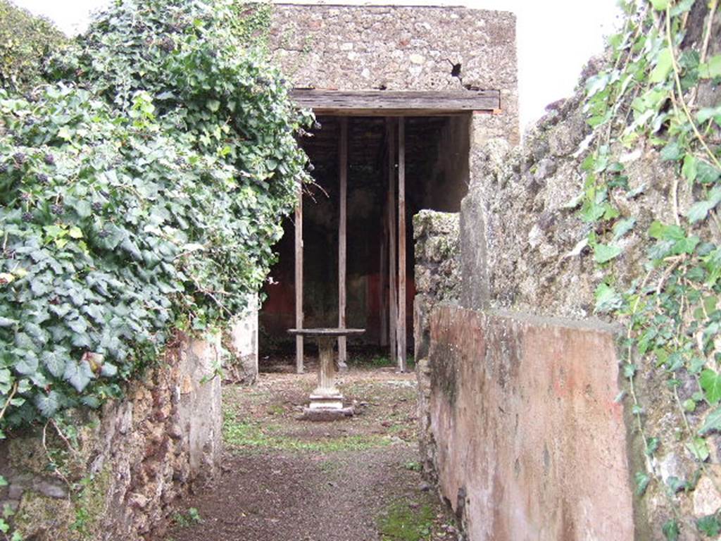VI.16.28 Pompeii. March 2009. Room 3, looking east across atrium, from entrance fauces.