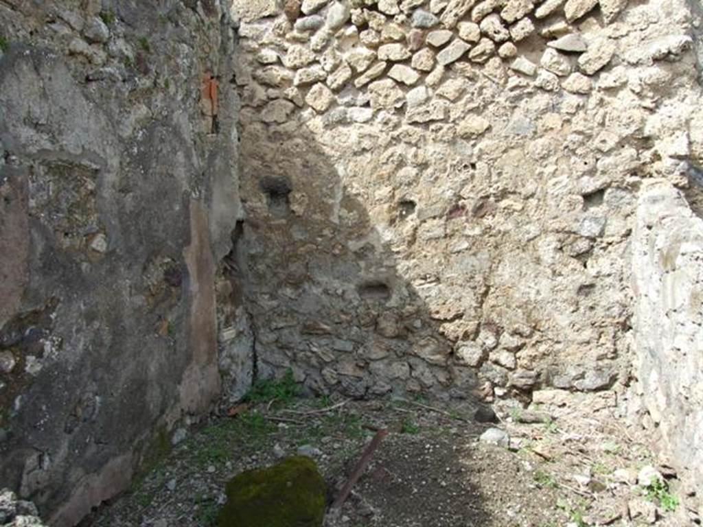 VI.16.28 Pompeii. March 2009. Room 3, north wall of atrium, and north-west corner with niche, possible site of hearth?.