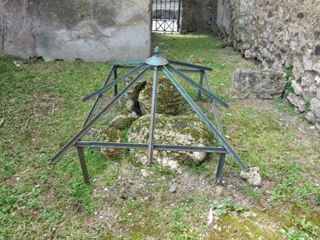 VI.16.29 Pompeii. March 2009. Looking west across room O, site of impluvium or well in atrium of VI.16.30.  Found here and left in their place, but well defended with glass from the weather, two large loads of slaked lime, showing the imprints of the matting in which they were contained. See Notizie degli Scavi di Antichit�, 1908, (p.284, and fig 9 on p.285).
