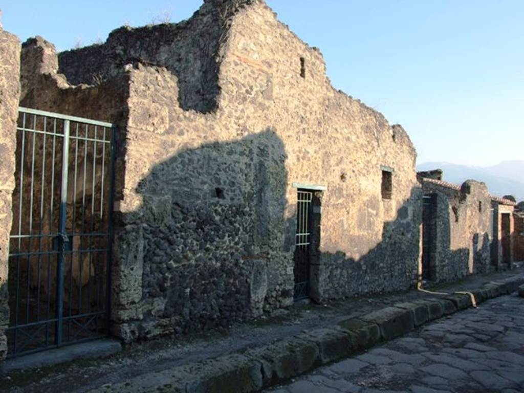 VI.16.30 Pompeii. December 2007. North wall of fauces or entrance corridor, and atrium.