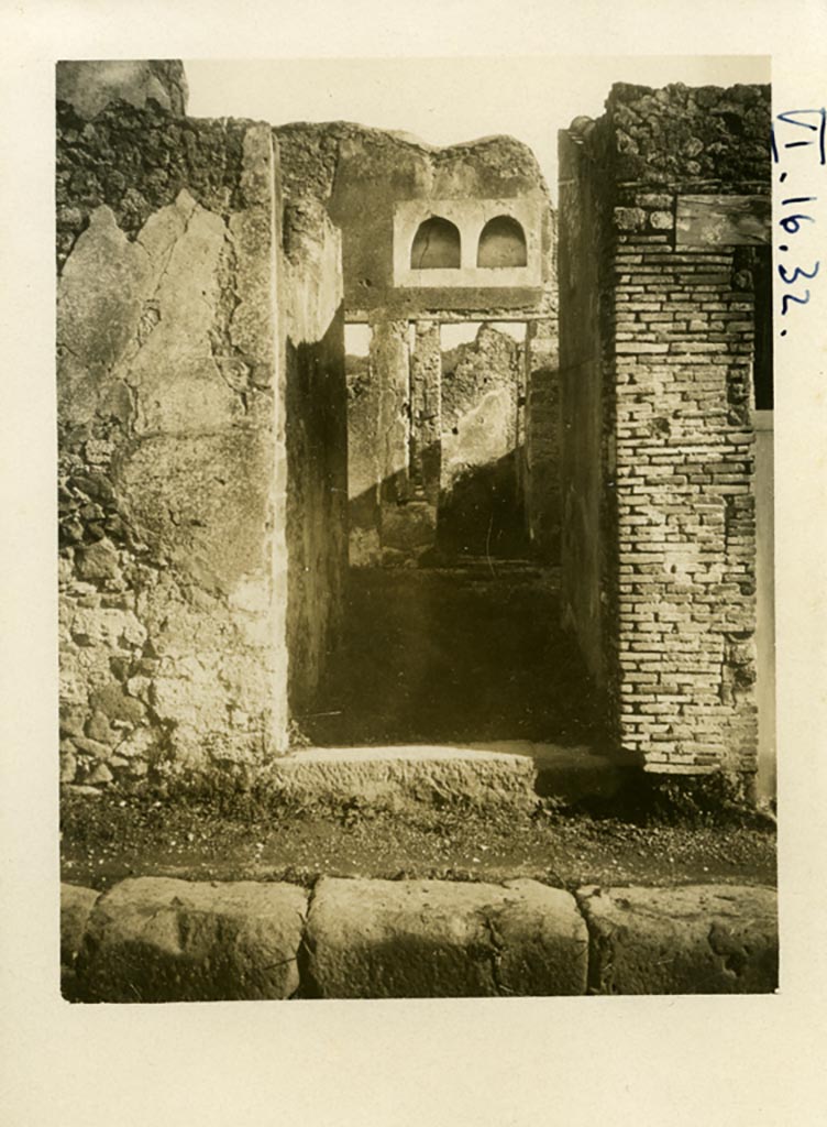 VI.16.32 Pompeii. Pre-1937-39. Entrance doorway, looking east along entrance corridor, towards atrium B.
Photo courtesy of American Academy in Rome, Photographic Archive. Warsher collection no. 1437.