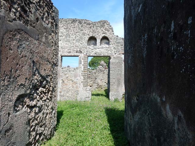 VI.16.32 Pompeii.  March 2009. Doorway to Room 2, Small room or cupboard.