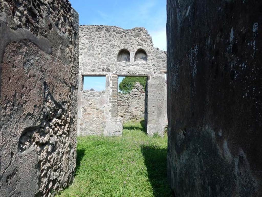 VI.16.32 Pompeii. May 2015. Room B, the atrium, looking east from entrance fauces, A. Photo courtesy of Buzz Ferebee.