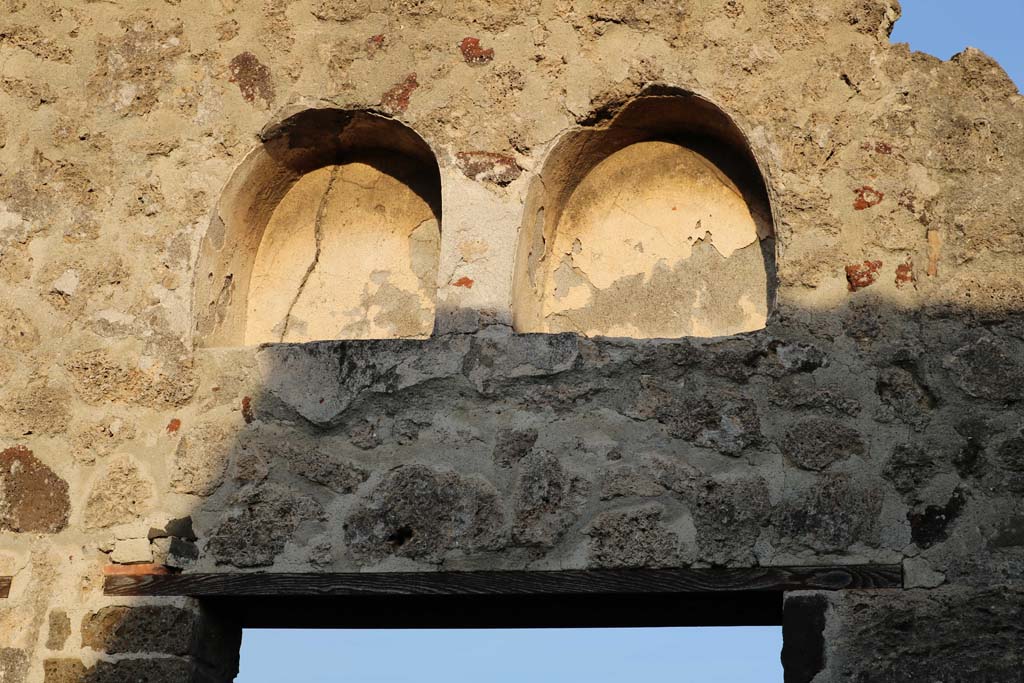 VI.16.32 Pompeii. December 2018.
Room B, detail of the two semi-circular niches in east wall above atrium. Photo courtesy of Aude Durand.
