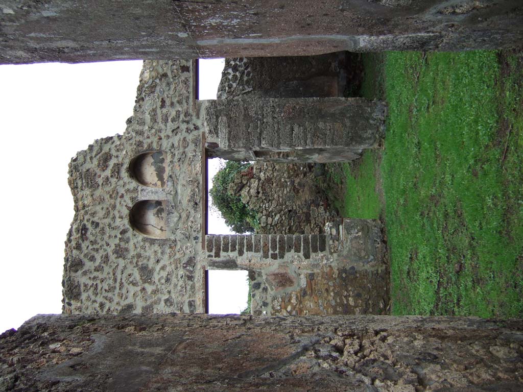 VI.16.32 Pompeii.  March 2009.  Room 4,  North wall .