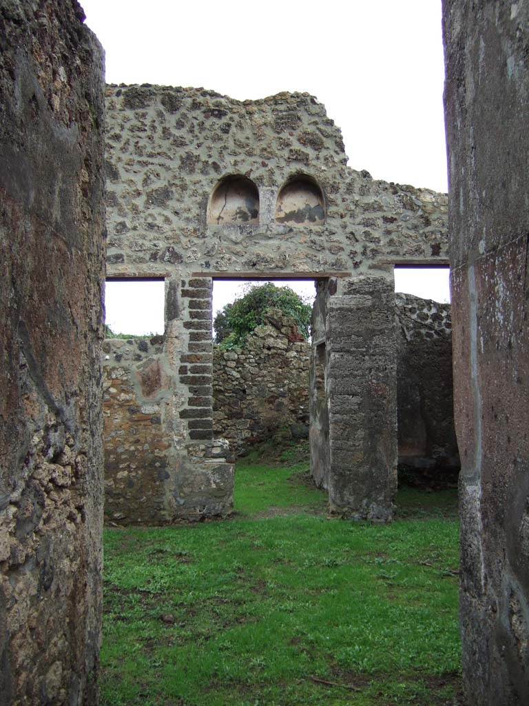 VI.16.32 Pompeii. December 2005. Looking east across room B, atrium.
According to NdS, this atrium only contained a hint of an impluvium (a), being reduced to a simple and slight rectangular hole.
The border was adorned with a wide band with white tesserae buried in the mortar of the floor and containing pieces of encrusted marble.