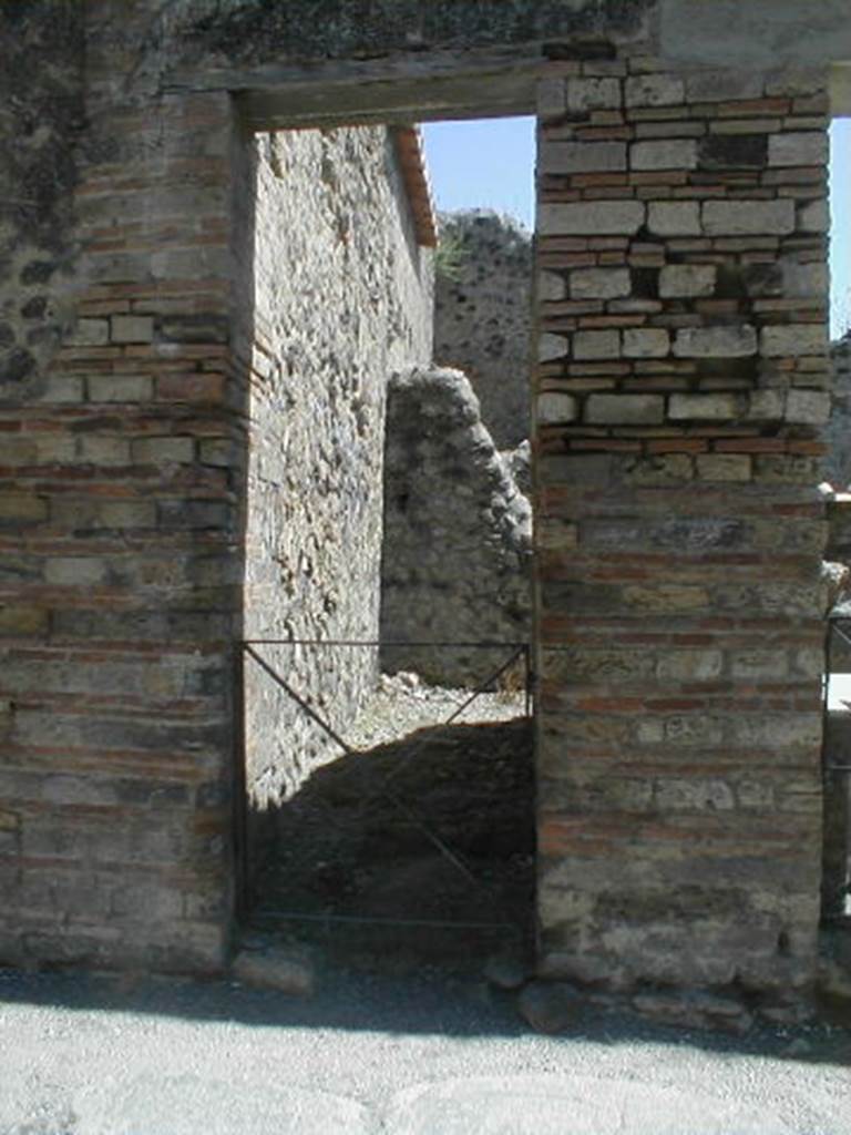 VI.16.39 Pompeii. May 2005. Looking east to entrance doorway. According to NdS, this doorway was the entrance to an independent staircase A. This staircase went up to the upper floor of the thermopolium that follows at VI.16.40. See Notizie degli Scavi di Antichit�, 1908, (p.368).