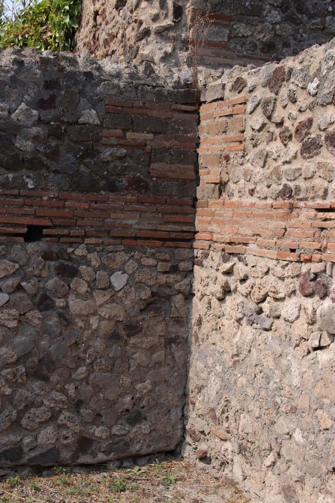 VI.17.8 Pompeii. September 2021.
Looking towards north-west corner of shop-room. Photo courtesy of Klaus Heese.