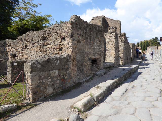 VI.17.13.Pompeii. December 2007. Looking north-west to doorway to second room on north side of the atrium.