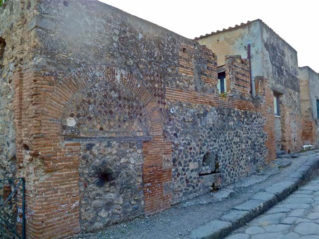 VI.17.29 Pompeii. May 2011. Front fa�ade, with blocked doorway. Photo courtesy of Michael Binns.