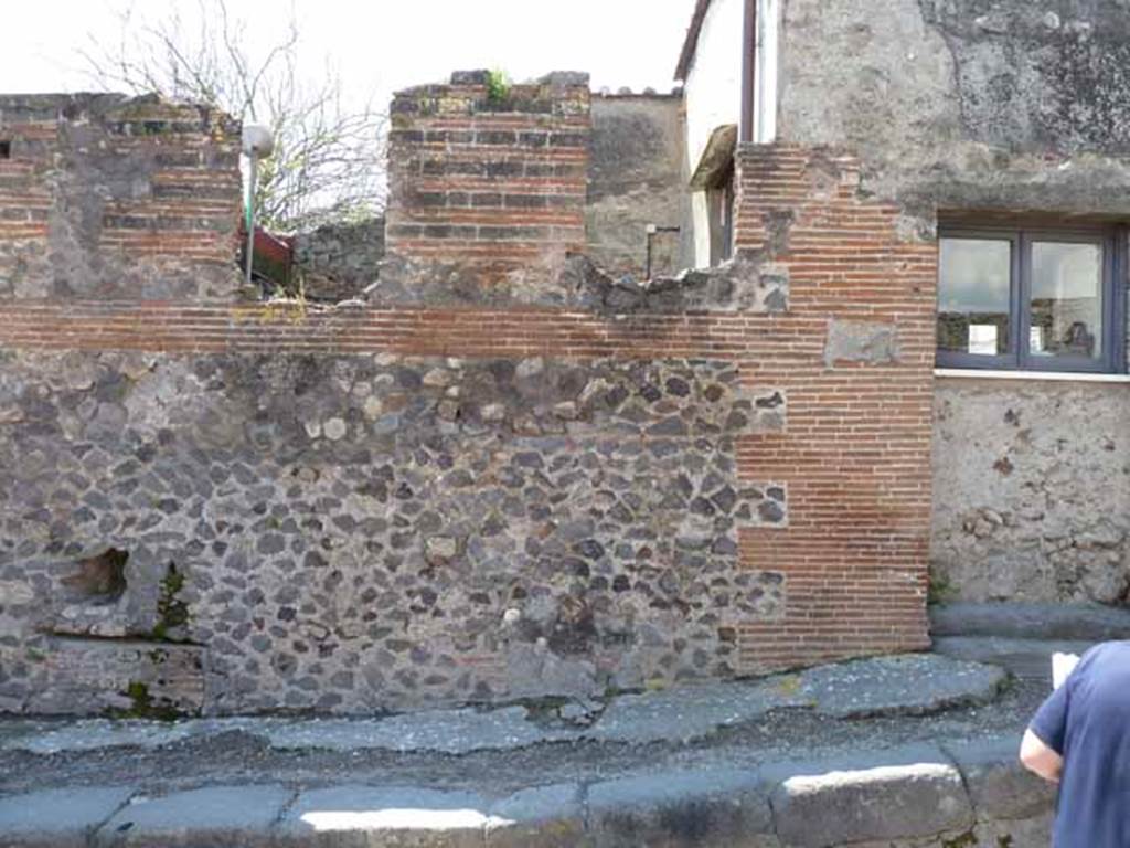 VI.17. 29 and or VI.17.28, Pompeii. May 2010. Wall facade on west side of Via Consolare.