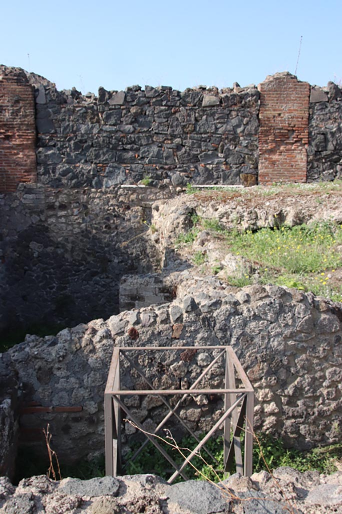 VI.17.36 Pompeii. October 2023.
Looking west at the different floor levels. Photo courtesy of Klaus Heese.