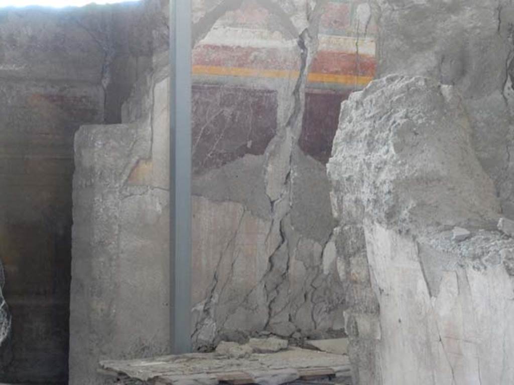 VI.17.41 Pompeii. May 2015.
Doorway into cubiculum and doorway of north ala, rooms on north side of atrium. Photo courtesy of Buzz Ferebee.