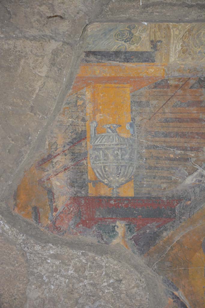 VI.17.41 Pompeii. September 2019.
Cubiculum 17, detail of object on an Ionic shelf from upper north wall in north-east corner.
Foto Annette Haug, ERC Grant 681269 DÉCOR.