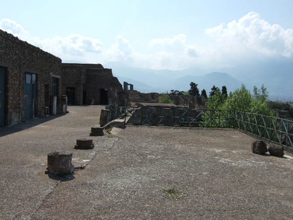 VI.17.42 Pompeii. May 2006. Terrace looking south into VII.16.22.