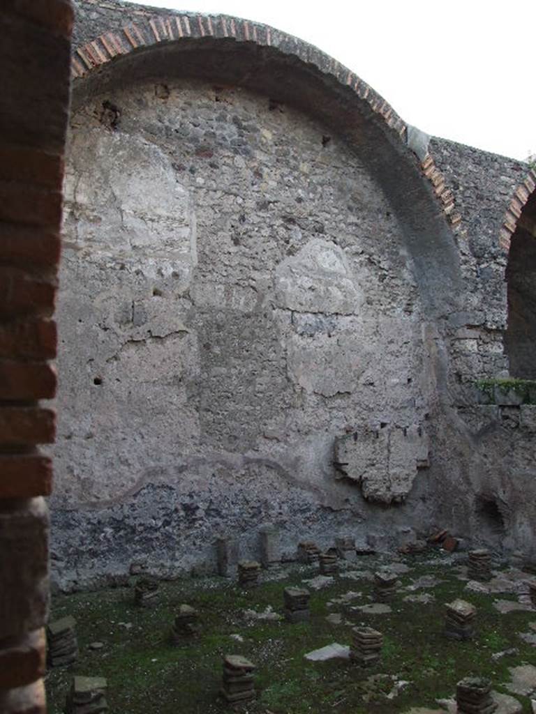 VII.1.8 Pompeii. December 2006. West wall of tepidarium 3.