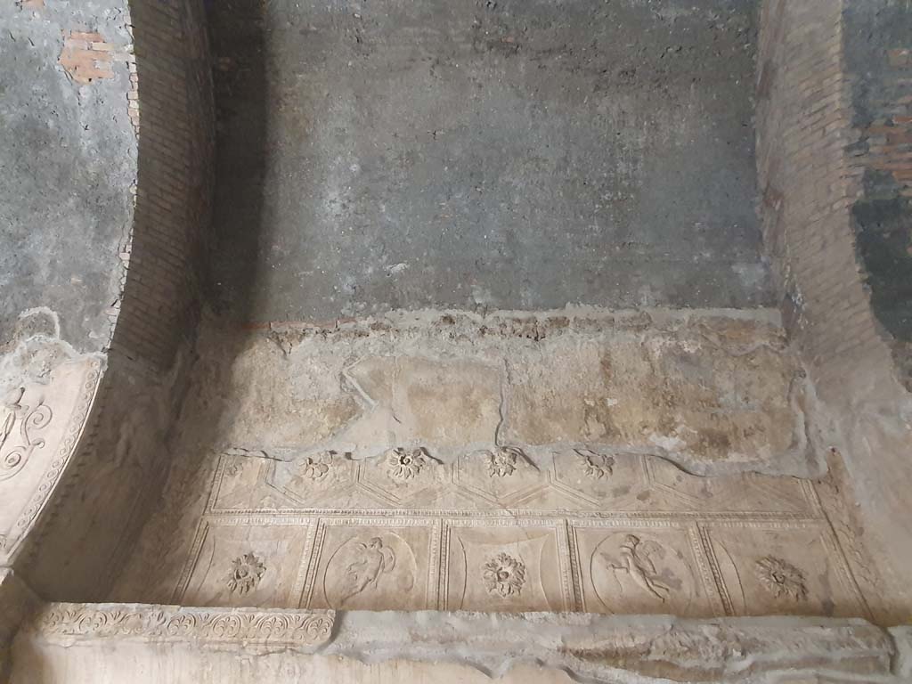 VII.1.8 Pompeii. July 2021. Centre of south wall and ceiling above.
Foto Annette Haug, ERC Grant 681269 DÉCOR