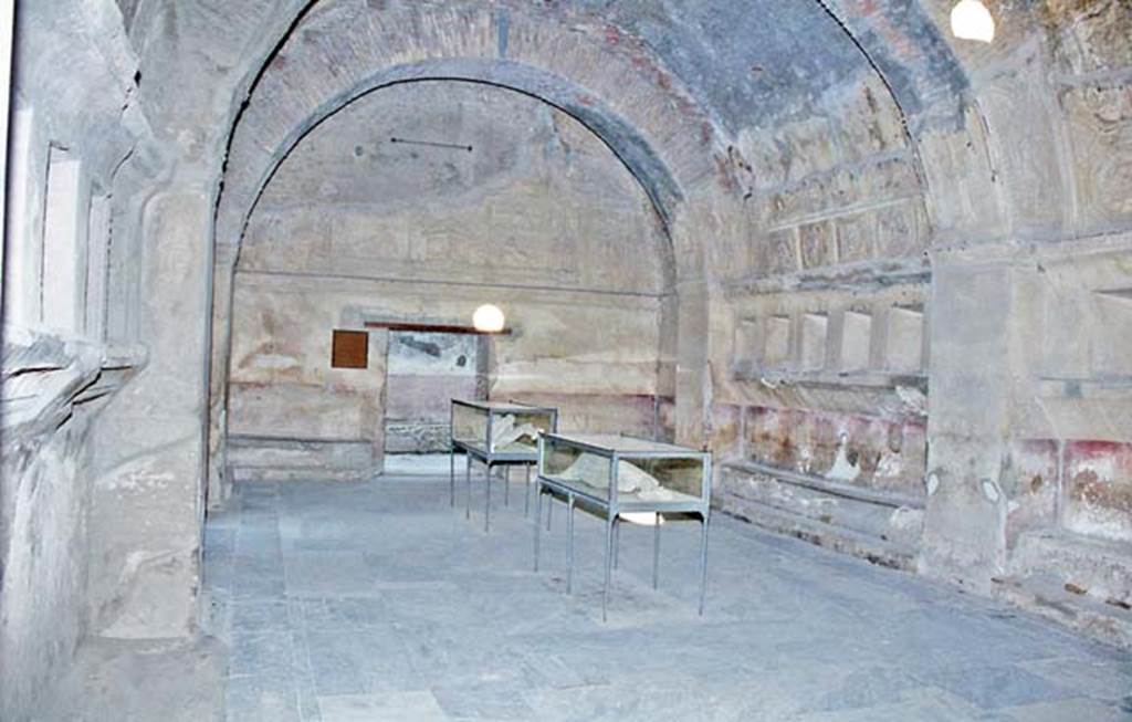 VII.1.8 Pompeii. October 2001. Looking east across men’s changing room 2 and doorway to waiting room 2a. Photo courtesy of Peter Woods.