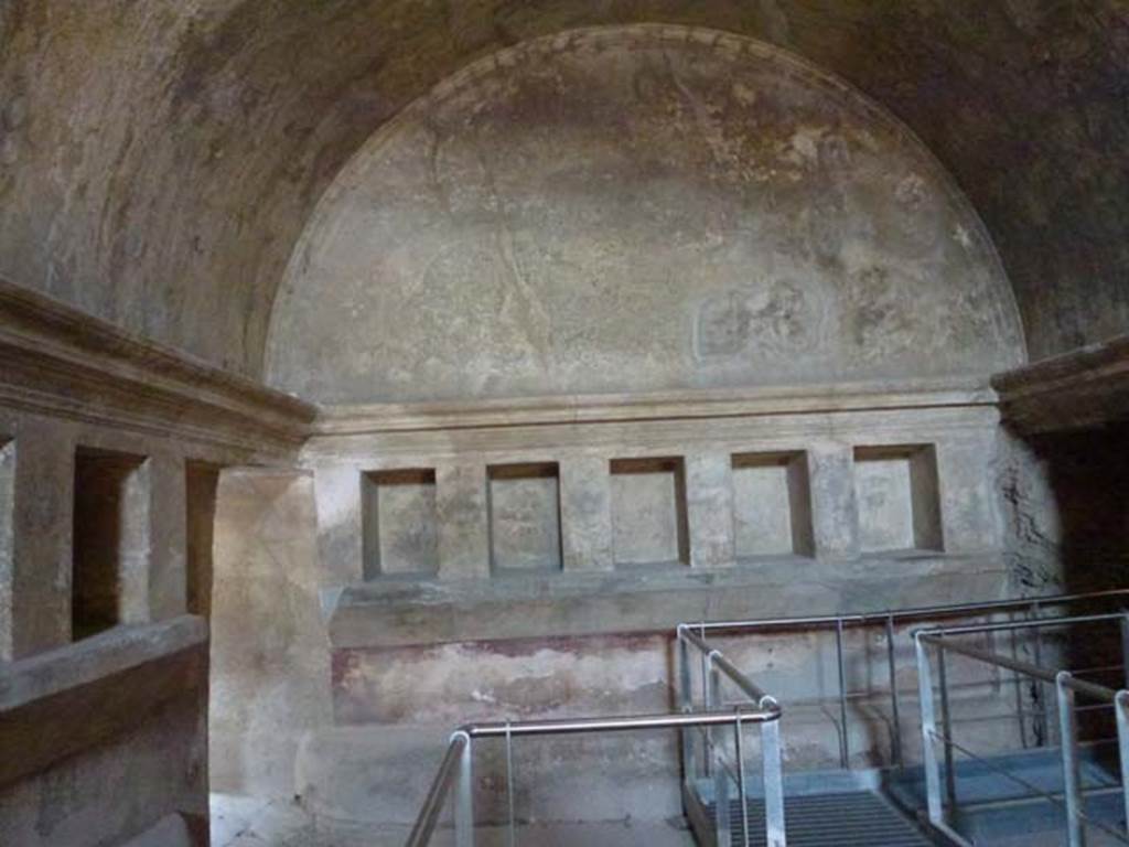 VII.1.8 Pompeii. June 2012. East wall of women�s changing room 11, with doorway to tepidarium 10 on right. Photo courtesy of Michael Binns.