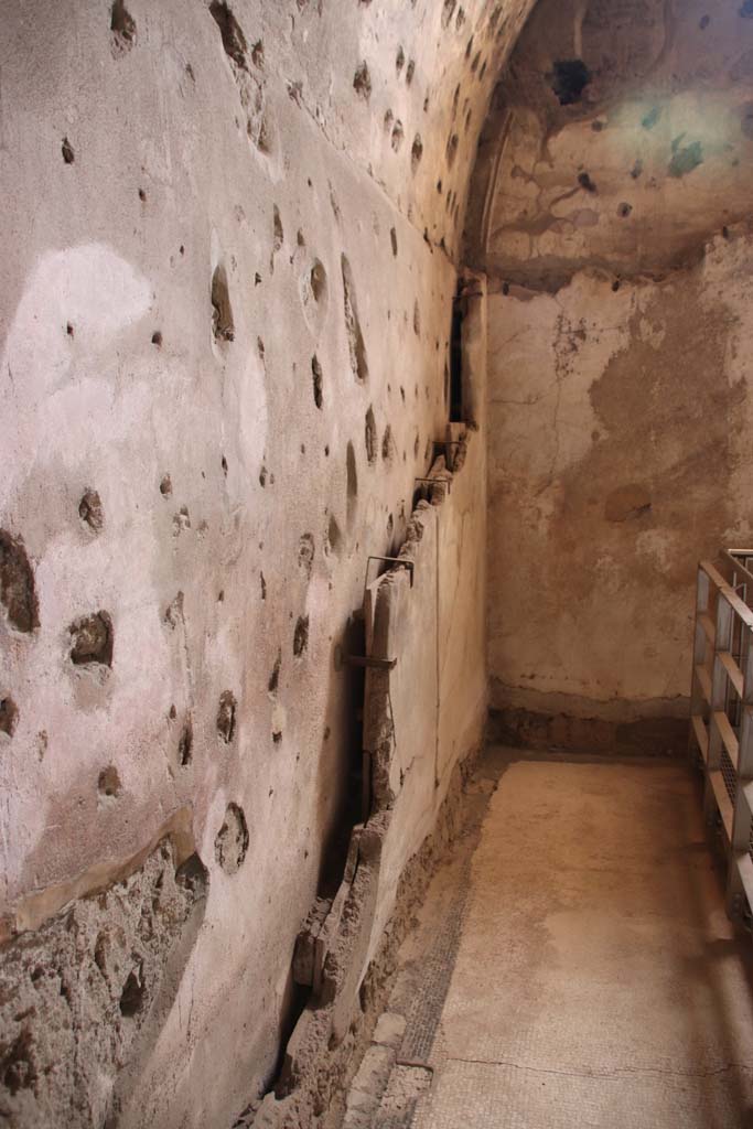 VII.1.8 Pompeii. September 2017. Looking towards south-west corner tepidarium 10.
Photo courtesy of Klaus Heese.