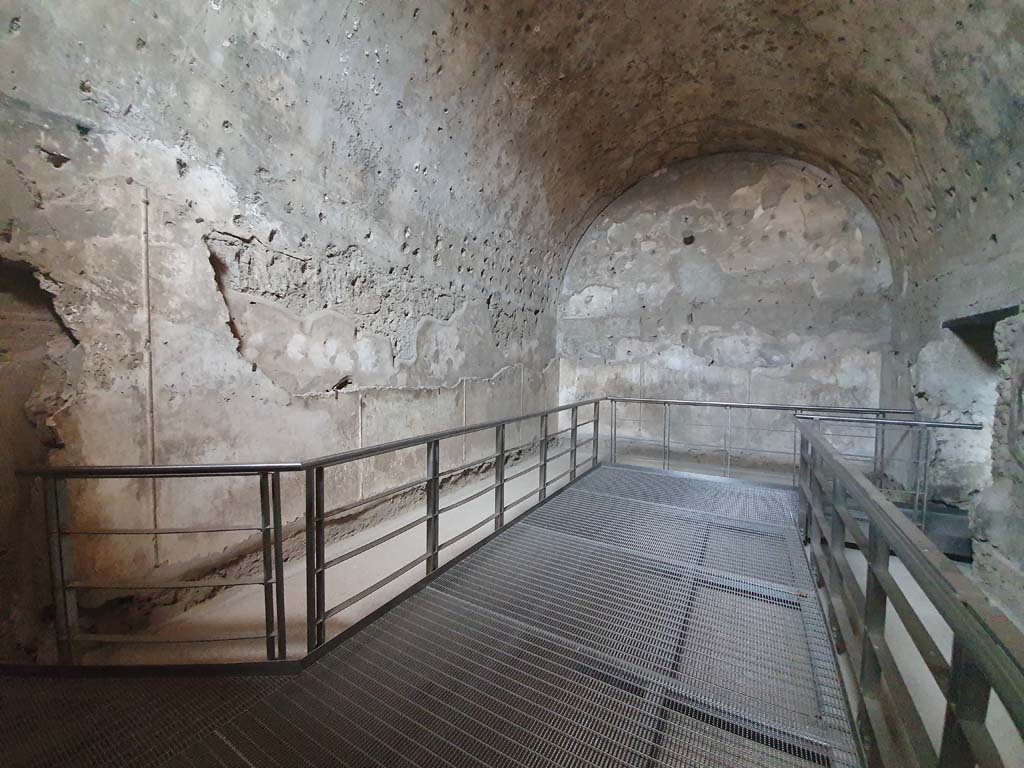 VII.1.8 Pompeii. July 2021. Tepidarium 10, looking east along north wall.
Foto Annette Haug, ERC Grant 681269 DÉCOR