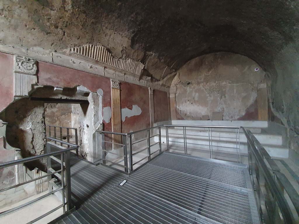 VII.1.8 Pompeii. July 2021. Caldarium 9, looking east along north wall from doorway into tepidarium 10.   
Foto Annette Haug, ERC Grant 681269 D�COR
