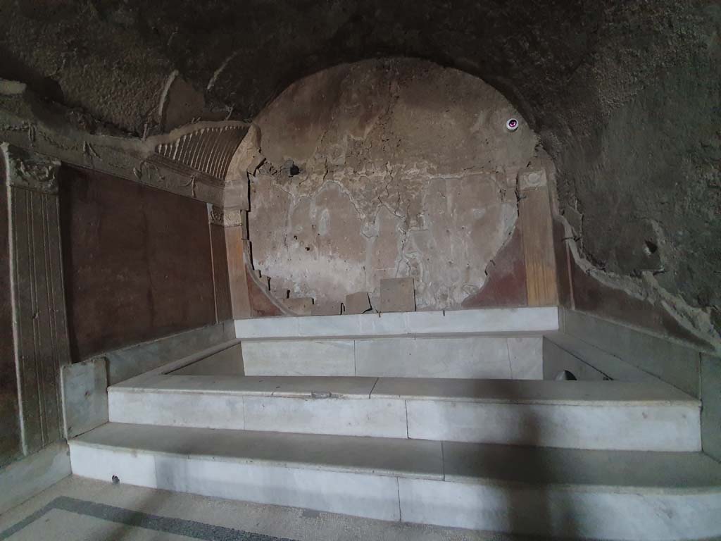 VII.1.8 Pompeii. July 2021. Caldarium 9,  looking towards marble pool at east end.  
Foto Annette Haug, ERC Grant 681269 D�COR
