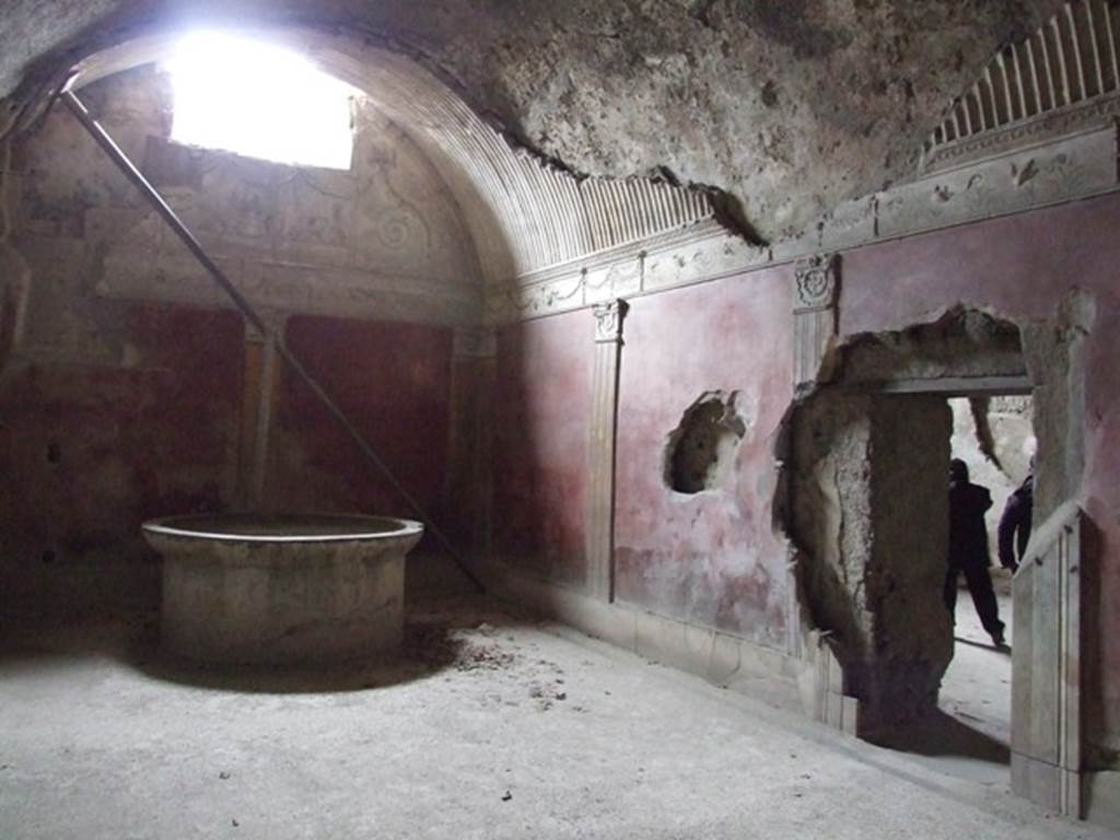 VII.1.8 Pompeii. December 2007. Looking west in caldarium 9 of women�s baths.