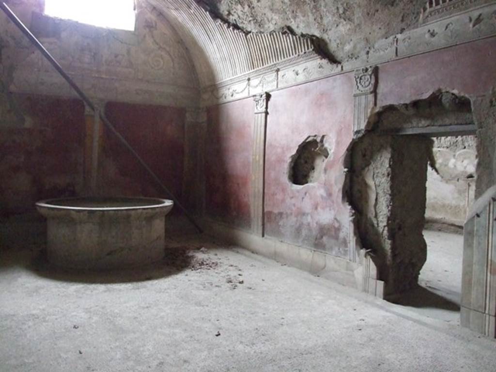 VII.1.8 Pompeii. December 2007. Looking west in caldarium 9 in women�s baths.