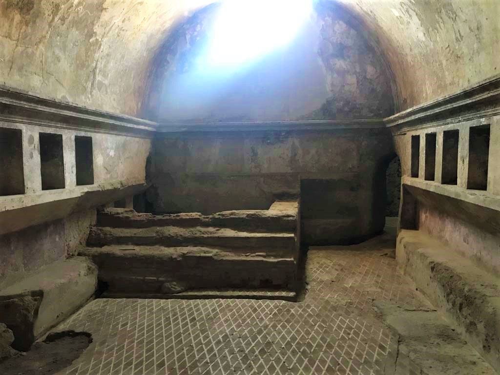 VII.1.8 Pompeii. April 2019. Women�s apodyterium 11, looking west. Photo courtesy of Rick Bauer.