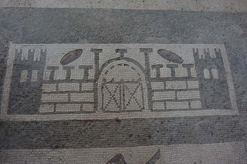 VII.1.40 Pompeii. September 2019. Detail of doorway threshold between entrance corridor and atrium.
Foto Annette Haug, ERC Grant 681269 DÉCOR.
