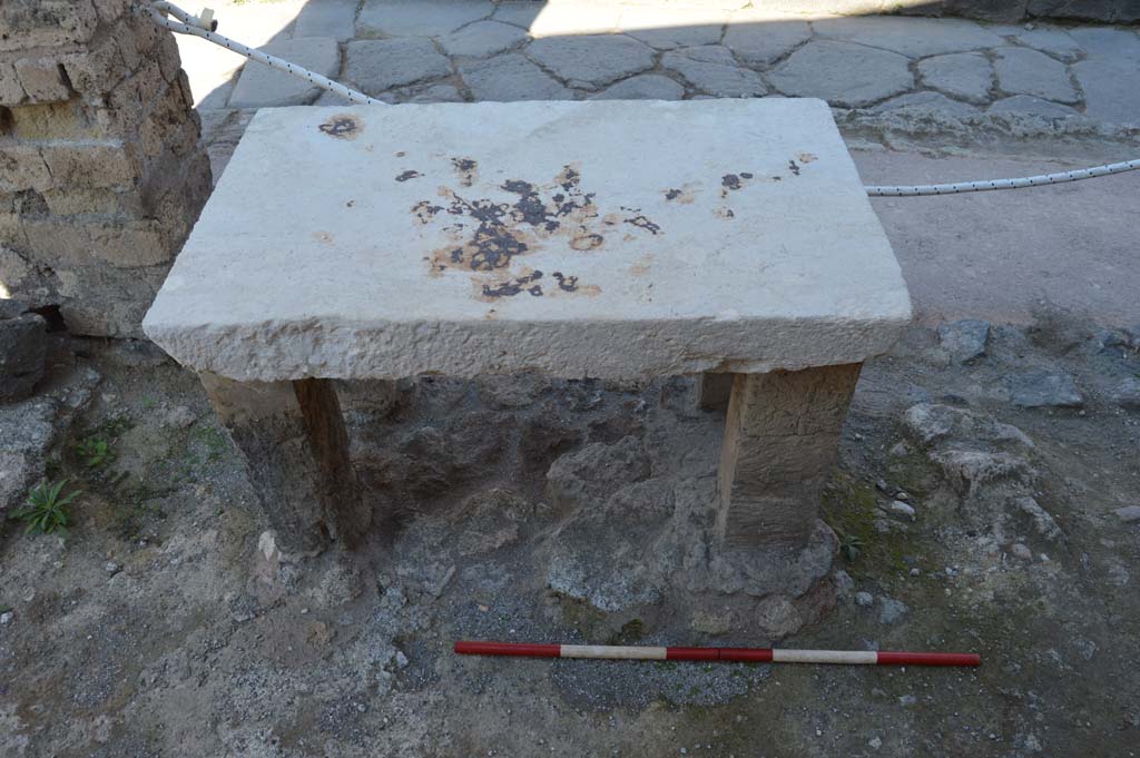 VII.1.42 Pompeii. October 2017. Looking north towards table and entrance at VII.1.41. 
Foto Taylor Lauritsen, ERC Grant 681269 D�COR.
