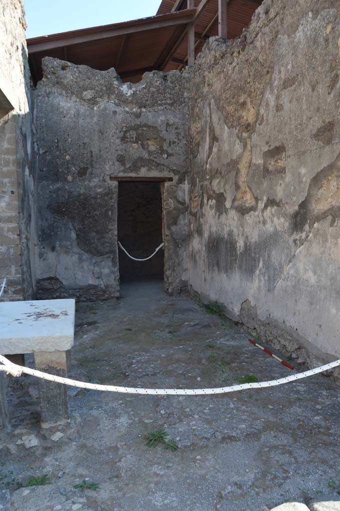 VII.1.42 Pompeii. October 2017. 
Looking towards east wall with doorway from shop into room in VII.1.40.
Foto Taylor Lauritsen, ERC Grant 681269 D�COR.
